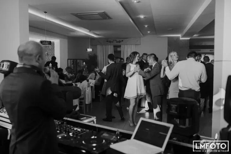 Jak dobry dj potrafi uratować nawet najbardziej wymagające wesele